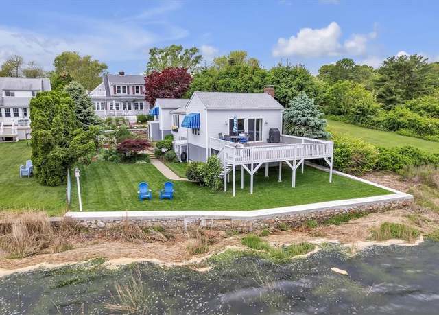 Property at 376 Parkside Dr, Warwick, RI 02888, 3 beds, 1 bath