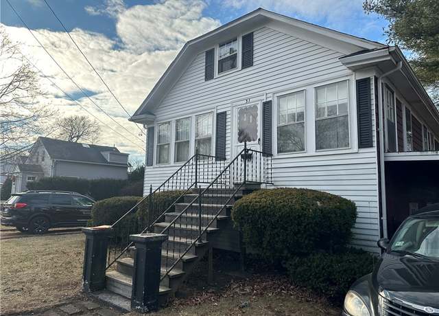 Property at 31 Elton Ave, Warwick, RI 02889, 3 beds, 1 bath