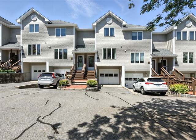 Property at 469 North Ln, Bristol, RI 02809, 2 beds, 2.5 baths