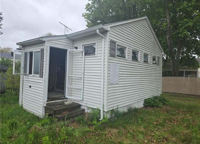 Property at 80 Smythe St, Middletown, RI 02842, 1 bed, 1 bath