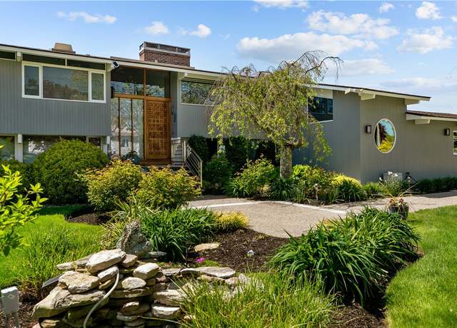 Property at 10 Ocean View Dr, Middletown, RI 02842, 3 beds, 2.5 baths