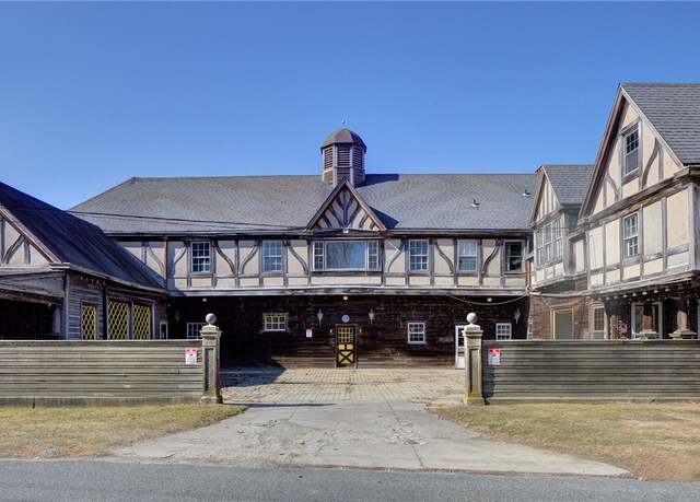 Property at 173 Coggeshall Ave, Newport, RI 02840, 8 beds, 4 baths