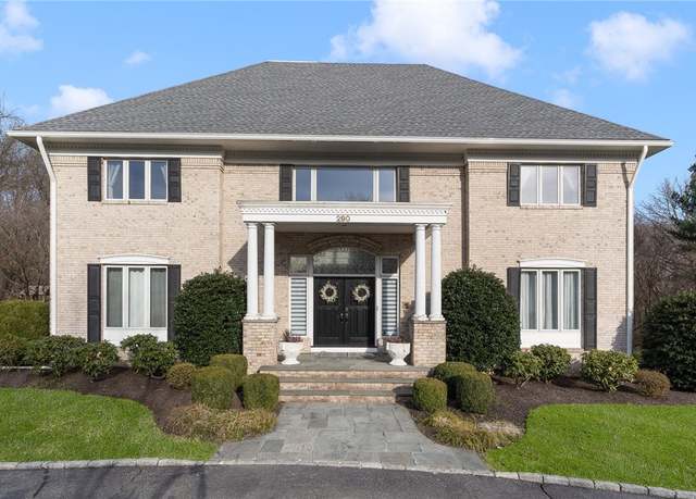 Property at 290 Larchwood Dr, Warwick, RI 02886, 4 beds, 3.5 baths
