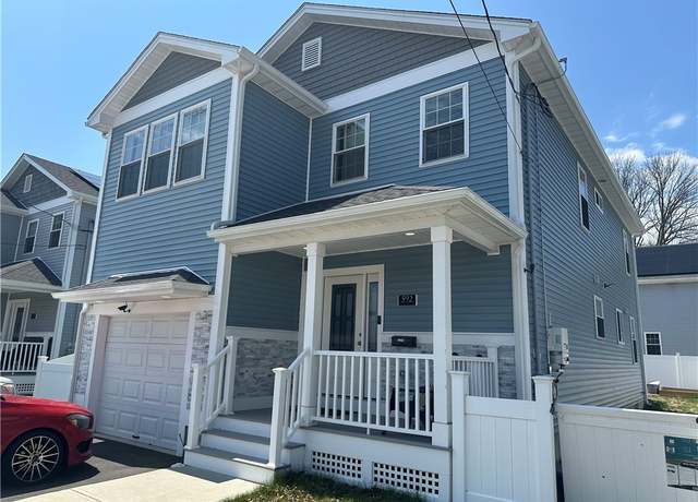 Property at 592 Smithfield Ave, Pawtucket, RI 02860, 3 beds, 3 baths