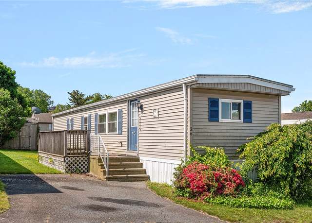 Property at 26 Bayview Park, Middletown, RI 02842, 2 beds, 1 bath