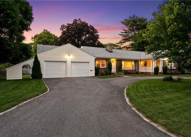 Property at 141 Weetamoe Dr, Warwick, RI 02888, 3 beds, 1.5 baths