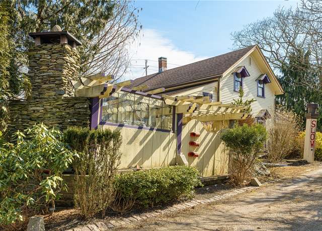 Property at 711 717 Union St, Portsmouth, RI 02871, 4 beds, 3.5 baths