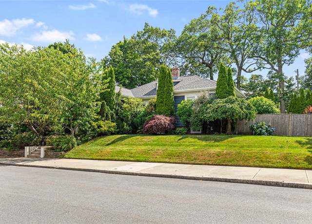Property at 17 Blaisdell Ave, Pawtucket, RI 02860, 3 beds, 2.5 baths