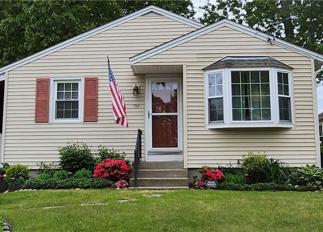 Property at 136 Oak Crest Dr, East Providence, RI 02915, 2 beds, 1 bath