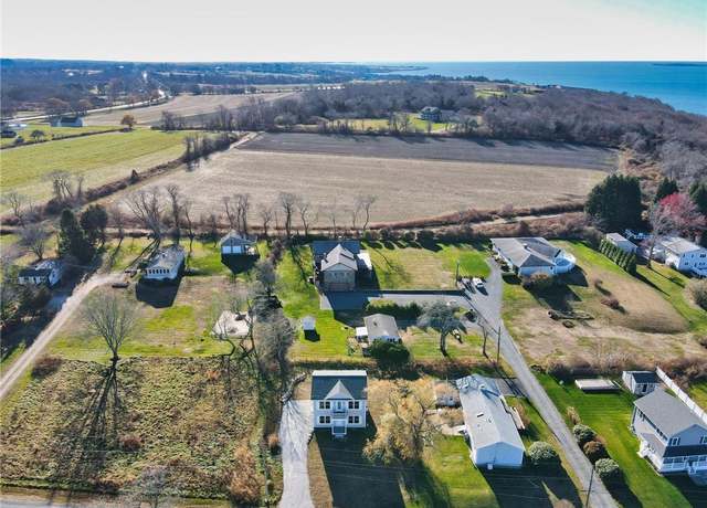 Property at 24 Seaspray Way, Little Compton, RI 02837, 2 beds, 2.5 baths