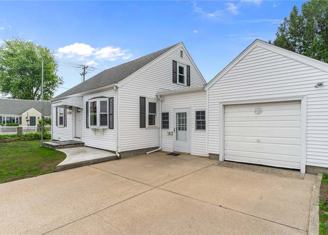 Property at 335 Carter Ave, Pawtucket, RI 02861, 3 beds, 1.5 baths