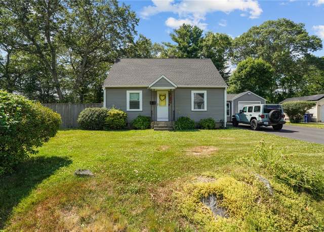 Property at 40 Queen St, North Kingstown, RI 02852, 3 beds, 1 bath