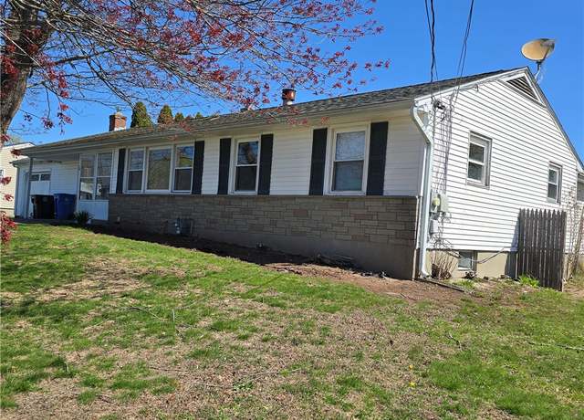 Property at 43 Meadowcrest Dr, Cumberland, RI 02864, 5 beds, 2.5 baths