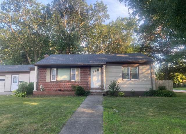 Property at 316 Manolla Ave, Warwick, RI 02888, 3 beds, 2 baths