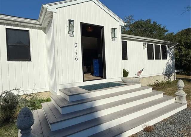 Property at 0176 Daniel Ave, Portsmouth, RI 02871, 2 beds, 1 bath