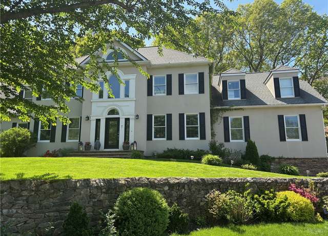 Property at 7 Thornewood Dr, Lincoln, RI 02865, 5 beds, 4.5 baths