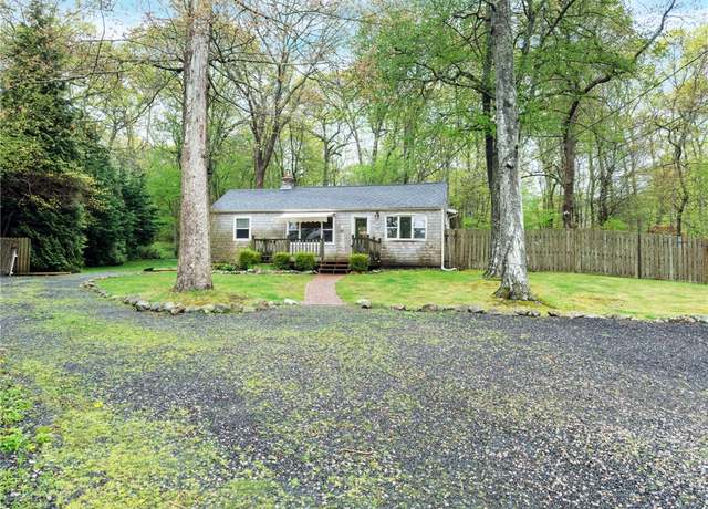 Property at 152 Indian Trl S, South Kingstown, RI 02879, 3 beds, 1 bath