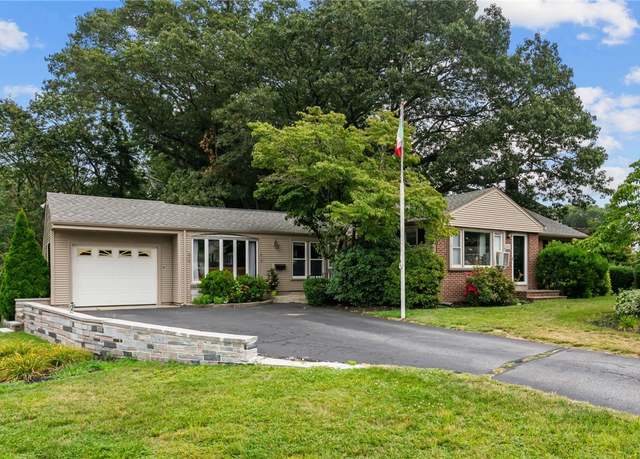 Property at 174 Lawnacre Dr, Cranston, RI 02920, 3 beds, 1 bath