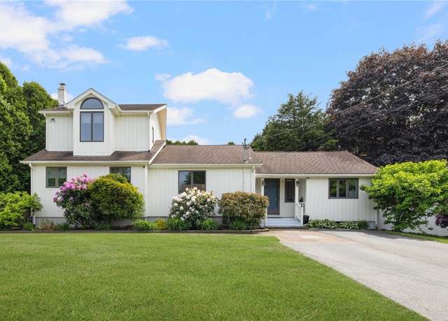 Property at 8 School House Rd, Narragansett, RI 02882, 3 beds, 2.5 baths
