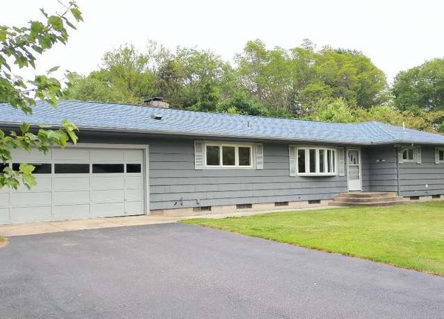 Property at 13 Ivy Pl, Lincoln, RI 02865, 3 beds, 1.5 baths