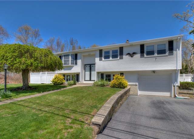 Property at 123 South Comstock Pkwy, Cranston, RI 02921, 3 beds, 1 bath