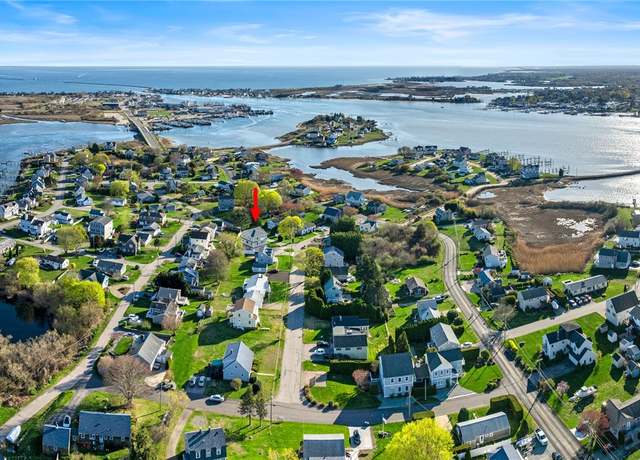 Property at 25 Scallop Shell Rd, Narragansett, RI 02882, 4 beds, 3.5 baths