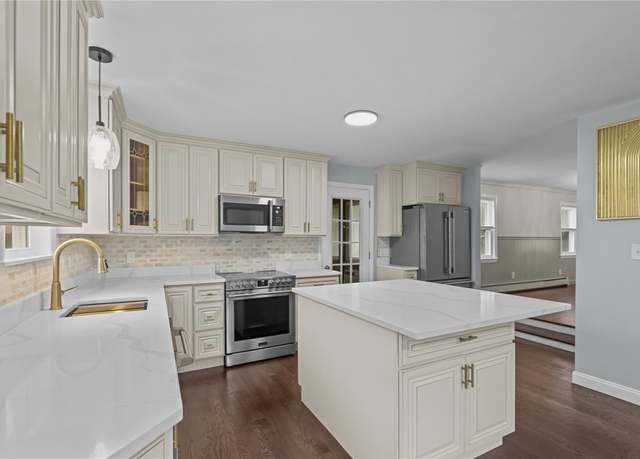 Property at 242 Burnt Hill Rd, Scituate, RI 02831, 5 beds, 2 baths
