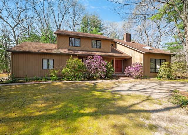 Property at 35 Candlewood Dr, North Kingstown, RI 02852, 4 beds, 2.5 baths