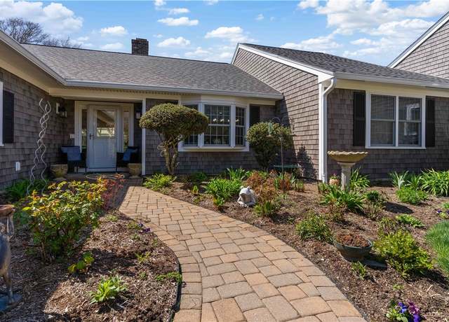 Property at 172 Young Dr, Portsmouth, RI 02871, 3 beds, 2 baths