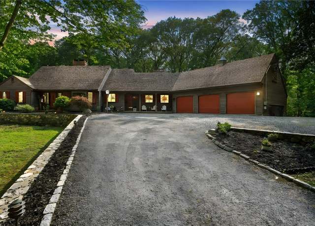 Property at 2 Spinney Ln, North Kingstown, RI 02852, 4 beds, 3.5 baths