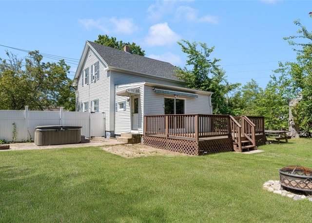 Property at 785 Main Ave, Warwick, RI 02886, 3 beds, 1.5 baths