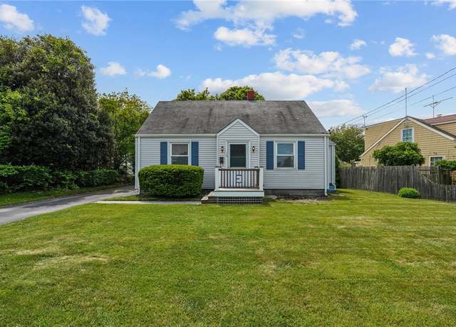 Property at 16 King Rd, Middletown, RI 02842, 3 beds, 1 bath