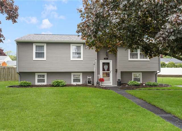 Property at 16 Westwood Dr, Warwick, RI 02889, 3 beds, 1.5 baths