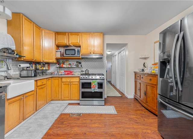 Property at 4 3rd St, Portsmouth, RI 02871, 2 beds, 1 bath