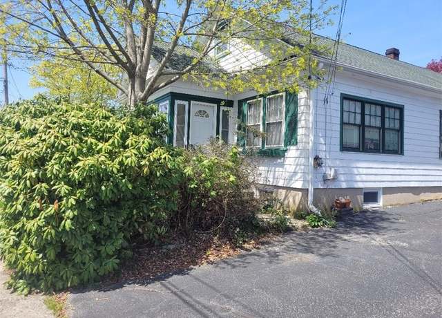 Property at 19 Greene Ln, Newport, RI 02840, 3 beds, 1.5 baths