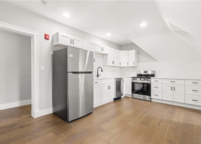 Property at 95 Roanoke St #3, Providence, RI 02908, 1 bed, 1 bath