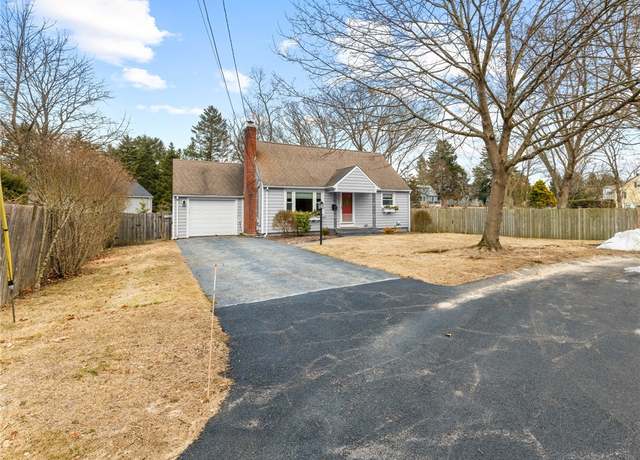 Property at 4 Country Ct, East Greenwich, RI 02818, 3 beds, 1.5 baths
