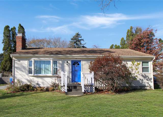 Property at 17 Wood Rd, Middletown, RI 02842, 3 beds, 1 bath