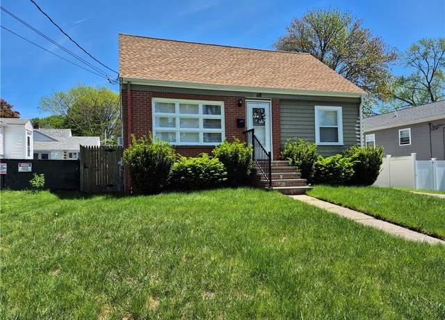 Property at 68 Boxwood Ave, Cranston, RI 02910, 2 beds, 1 bath