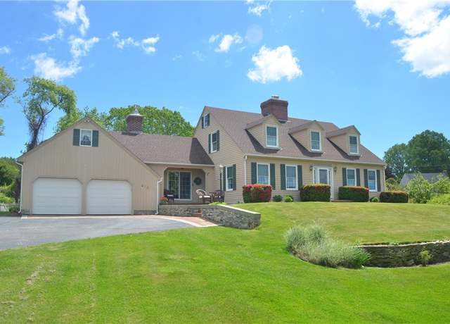 Property at 410 Wandsworth St, Narragansett, RI 02882, 3 beds, 2.5 baths