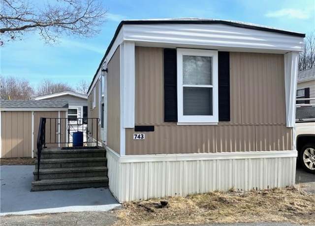 Property at 743 Forest Park Ave, Middletown, RI 02842, 1 bed, 1 bath