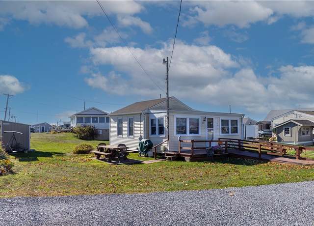 Property at 667 Succotash Rd, South Kingstown, RI 02879, 2 beds, 1.5 baths