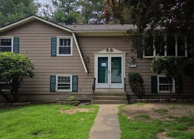 Property at 125 Setian Ln, West Warwick, RI 02893, 3 beds, 2 baths