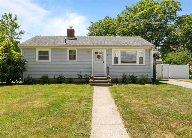 Property at 19 Murphy Cir, Middletown, RI 02842, 3 beds, 1 bath
