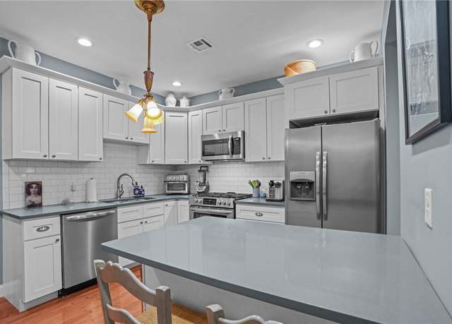 Property at 7 Mount Hope Ave #207, Providence, RI 02906, 2 beds, 2 baths