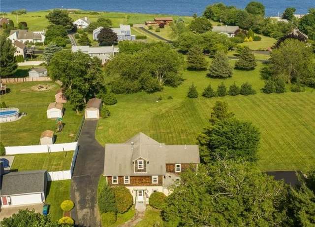 Property at 20 Lighthouse Ln, Warwick, RI 02889, 3 beds, 2.5 baths