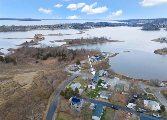 Property at 230 Cedar Ave, Portsmouth, RI 02871, 2 beds, 1 bath