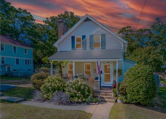 Property at 31 Winter St, South Kingstown, RI 02879, 3 beds, 1 bath