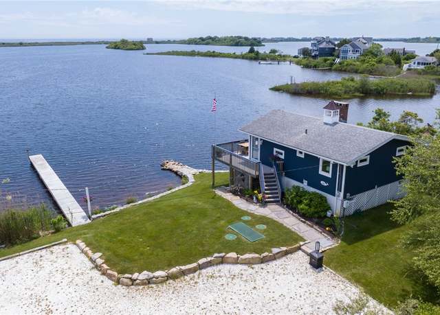 Property at 26 Gull Rd, Wakefield, RI 02879, 2 beds, 1 bath