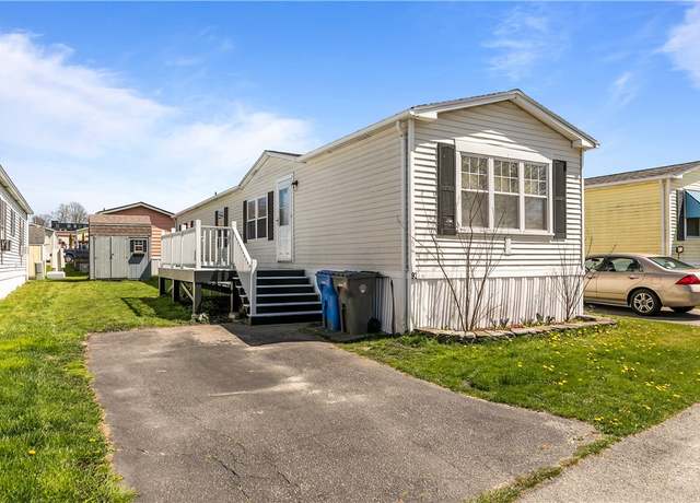 Property at 92 Bayview Pkwy, Middletown, RI 02842, 2 beds, 1 bath